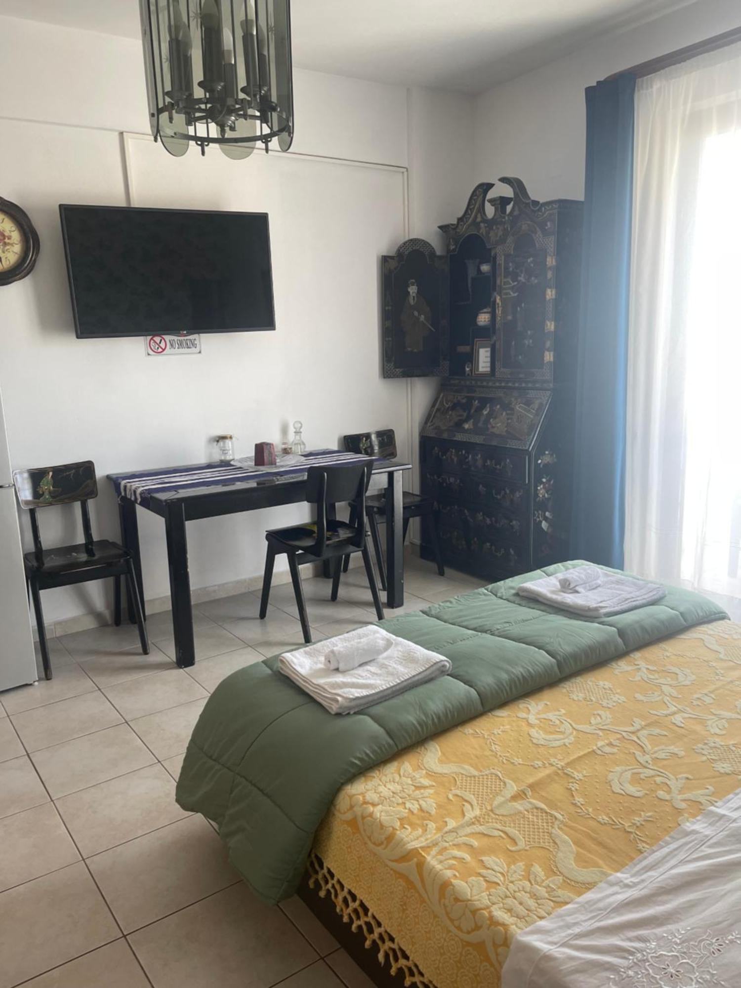 Retire Flat In The Heart Of City Heraklion  Bagian luar foto