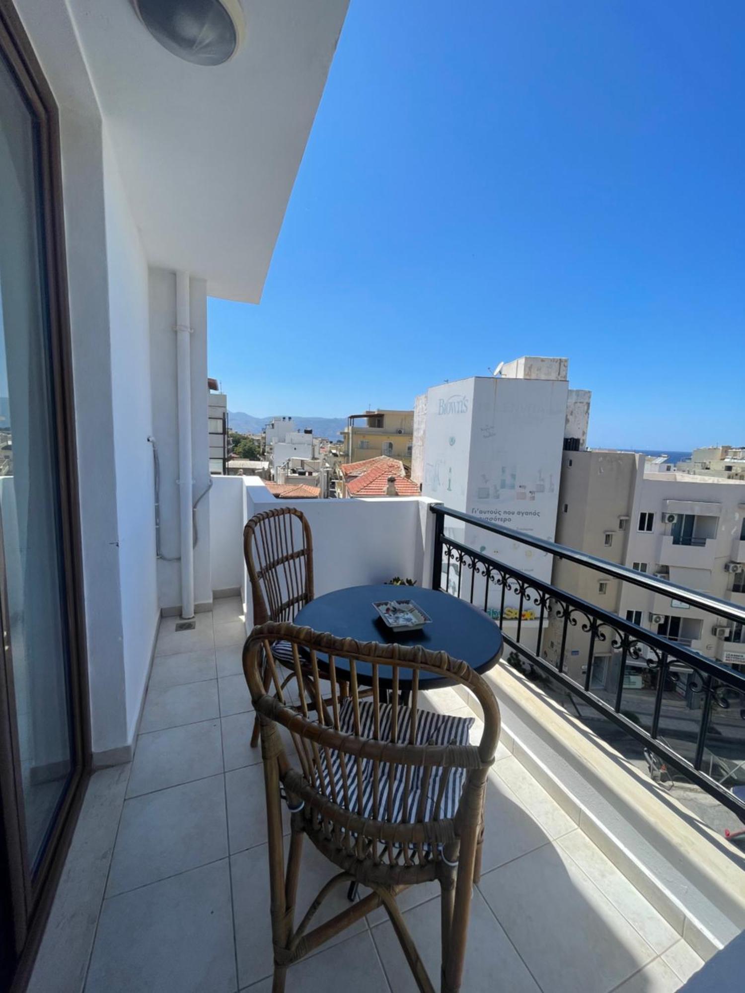 Retire Flat In The Heart Of City Heraklion  Bagian luar foto